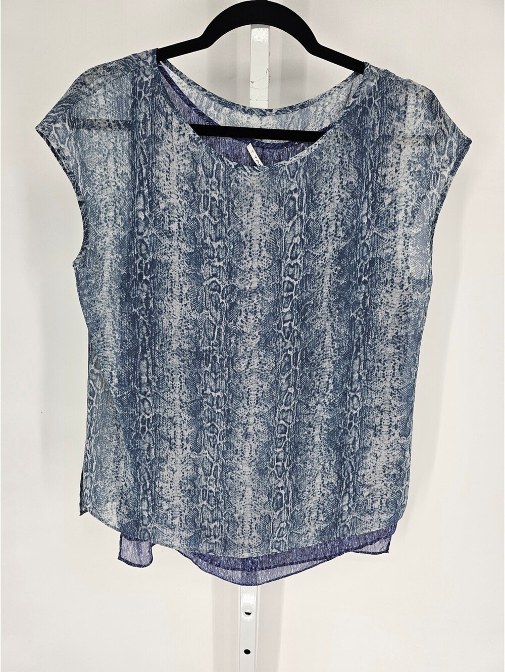 Tahari Womens Sz M Short Sleeve Snakeskin Print Layered Blouse Blue